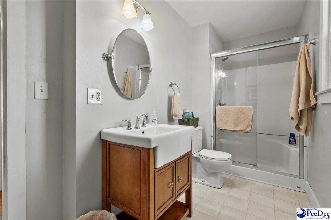 2001 Elanie Cir. Photo 17
