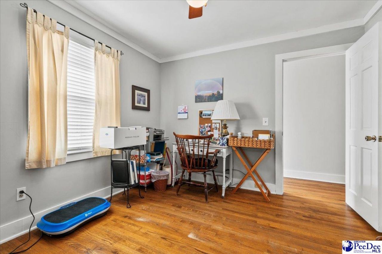 2001 Elanie Cir. Photo 19