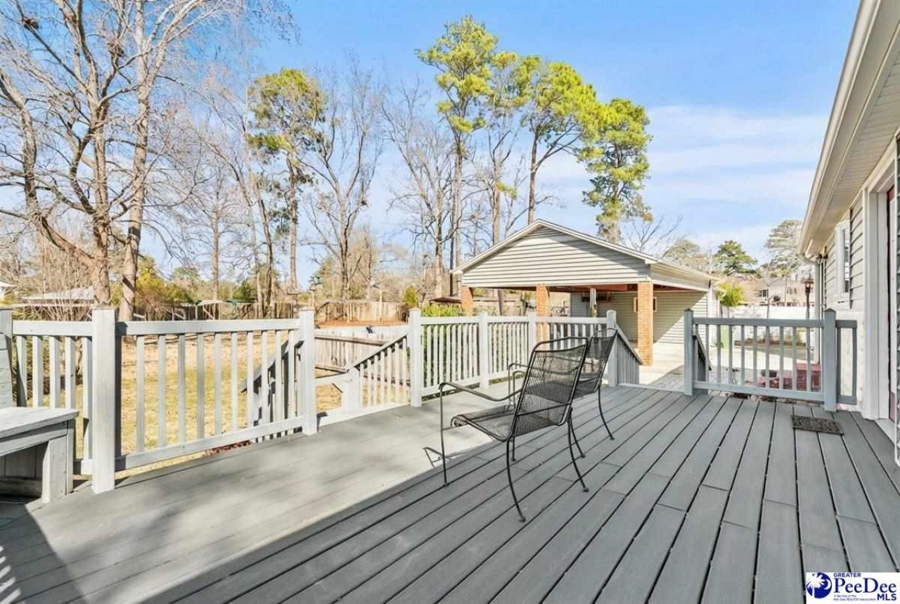 2001 Elanie Cir. Photo 21