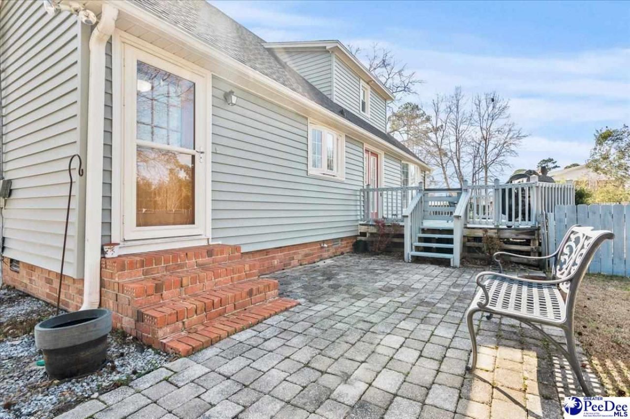 2001 Elanie Cir. Photo 22