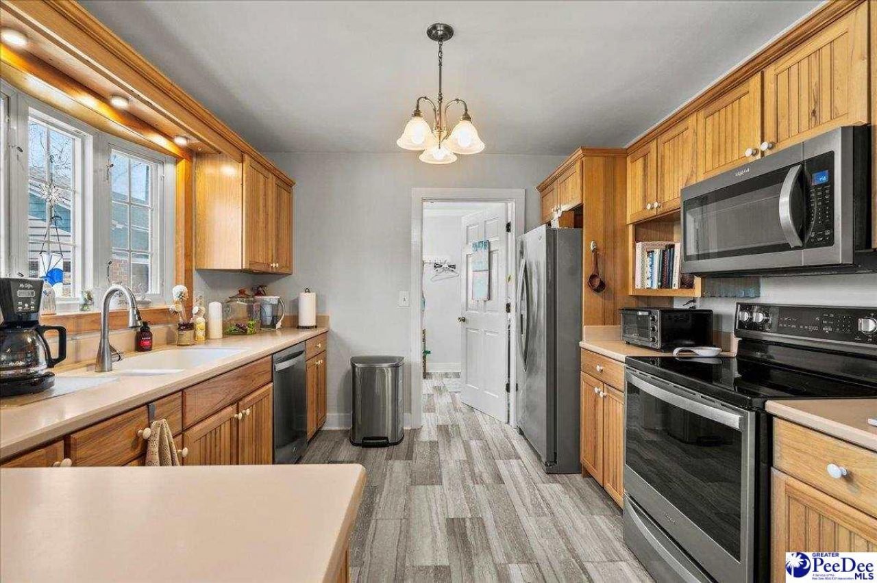 2001 Elanie Cir. Photo 4
