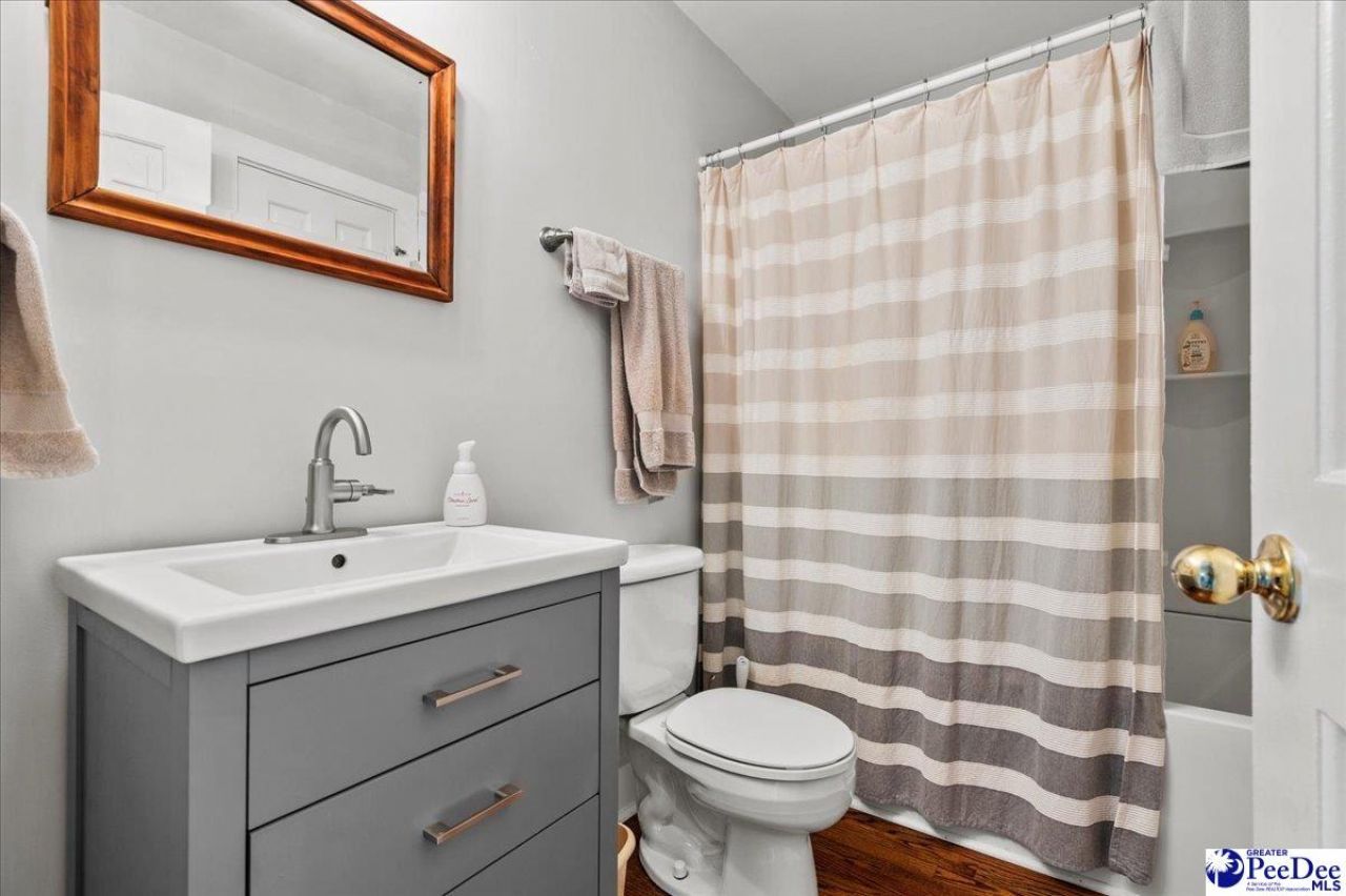 2001 Elanie Cir. Photo 7