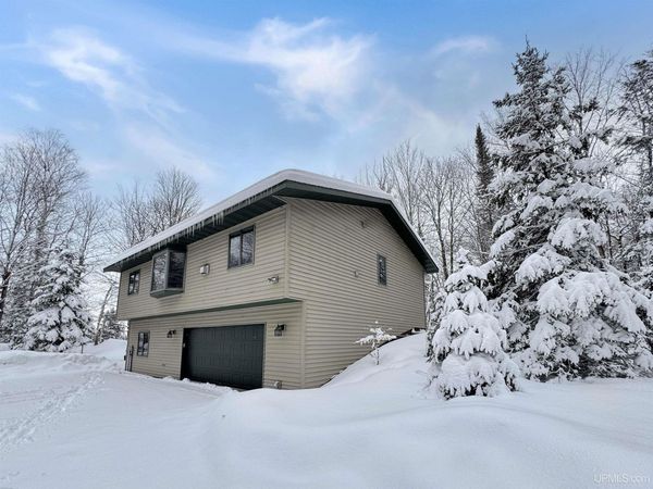 119 Maggie Point Road, Mastodon Twp, MI 49920