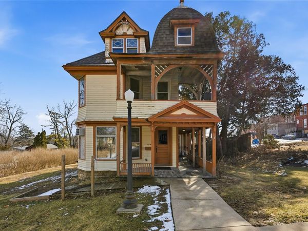 124 2nd Ave NW, Mt Vernon, IA 52314