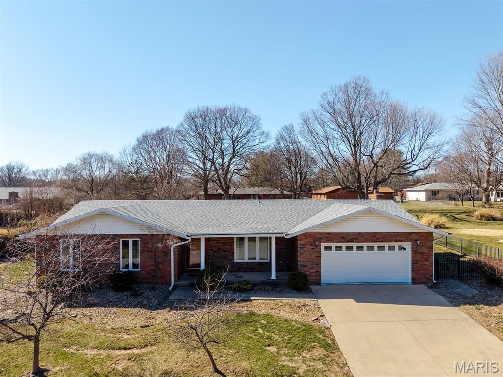 208 Matterhorn Court, Glen Carbon, IL 62034 Main Photo