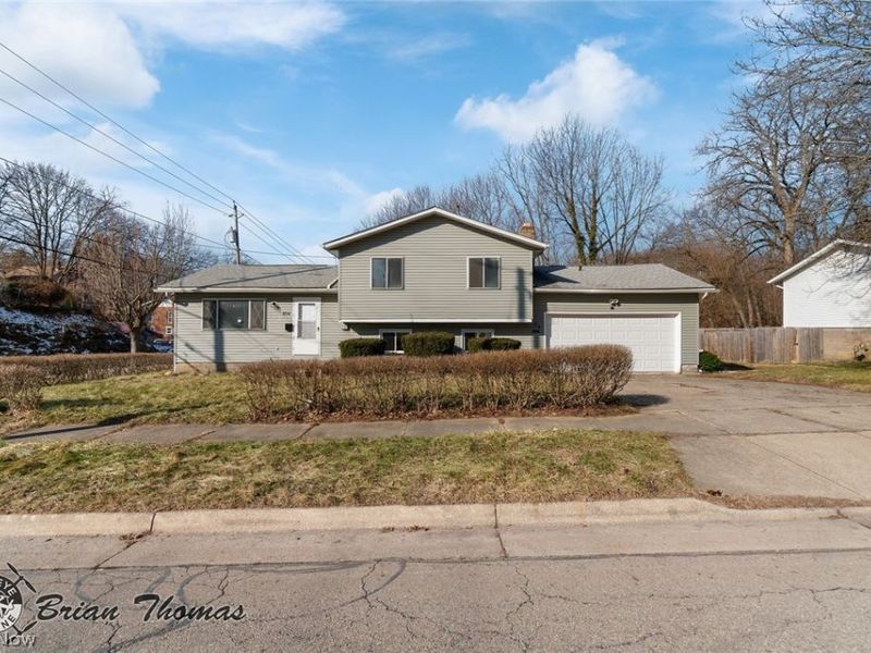 804 Carpenter Street, Akron, OH 44310 Photo 2