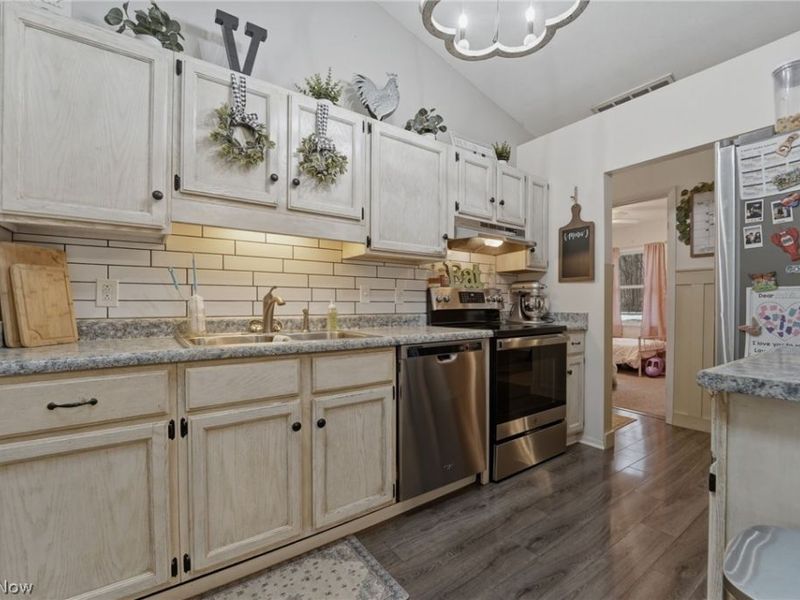 2204 Deer Run, Rock Creek, OH 44084 Photo 7