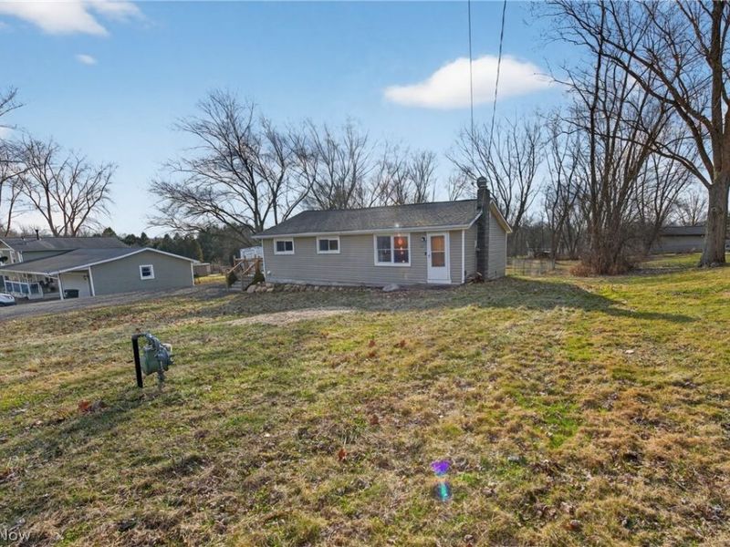 7651 Brownwood Avenue NW, Canal Fulton, OH 44614 Photo 2