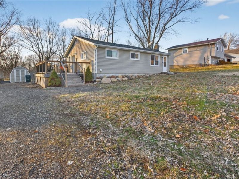 7651 Brownwood Avenue NW, Canal Fulton, OH 44614 Photo 3