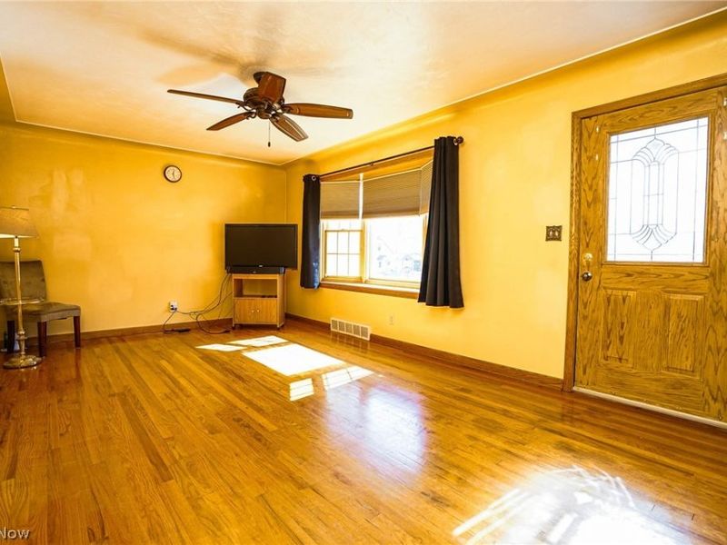 453 W Omar Street, Struthers, OH 44471 Photo 10