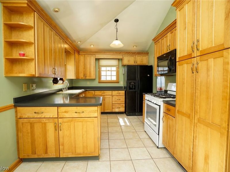 453 W Omar Street, Struthers, OH 44471 Photo 11