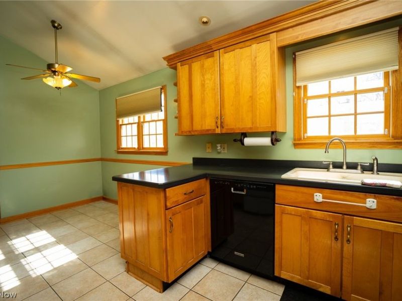 453 W Omar Street, Struthers, OH 44471 Photo 13