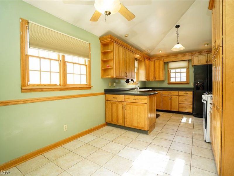 453 W Omar Street, Struthers, OH 44471 Photo 14