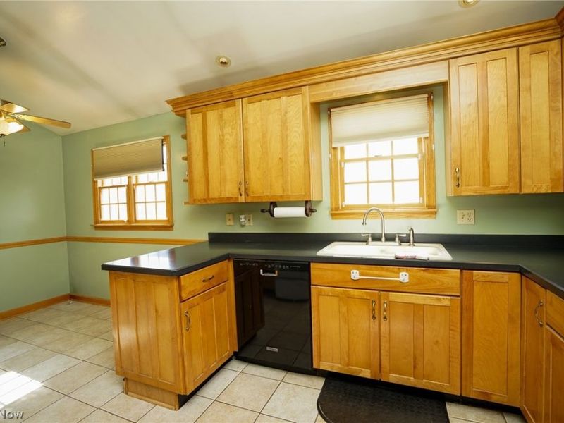 453 W Omar Street, Struthers, OH 44471 Photo 17