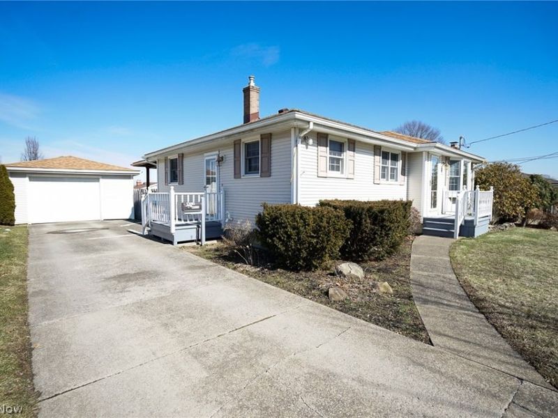 453 W Omar Street, Struthers, OH 44471 Photo 2