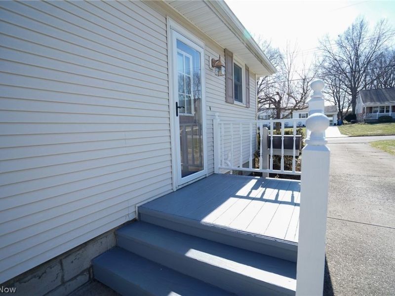 453 W Omar Street, Struthers, OH 44471 Photo 3