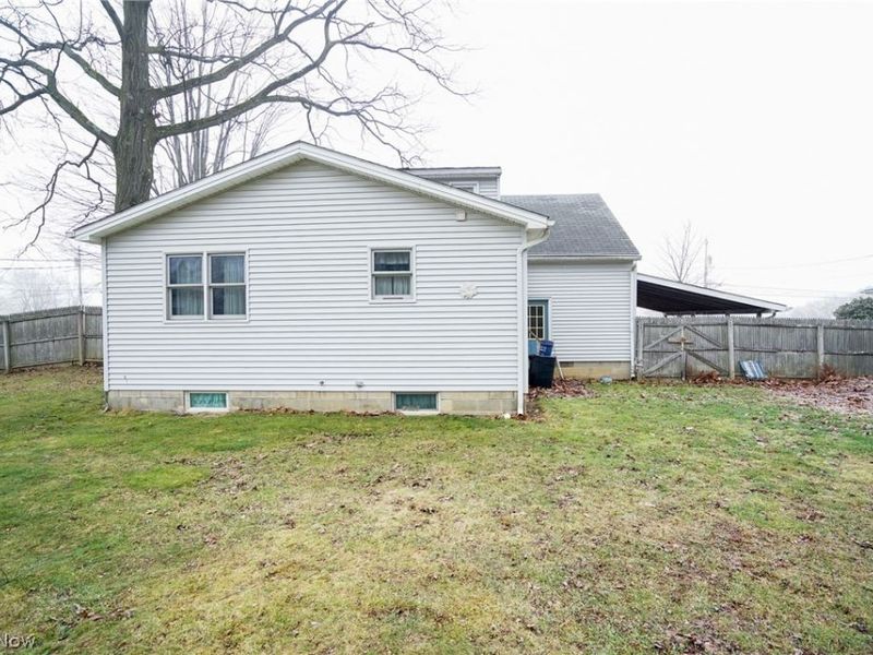 5581 E Calla Road E, New Middletown, OH 44442 Photo 2