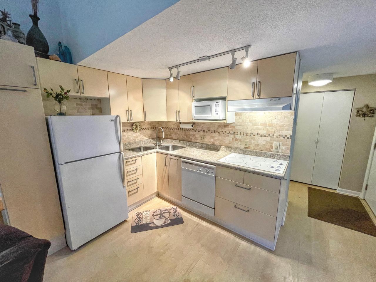 365 Sea Cloud Circle Photo 11