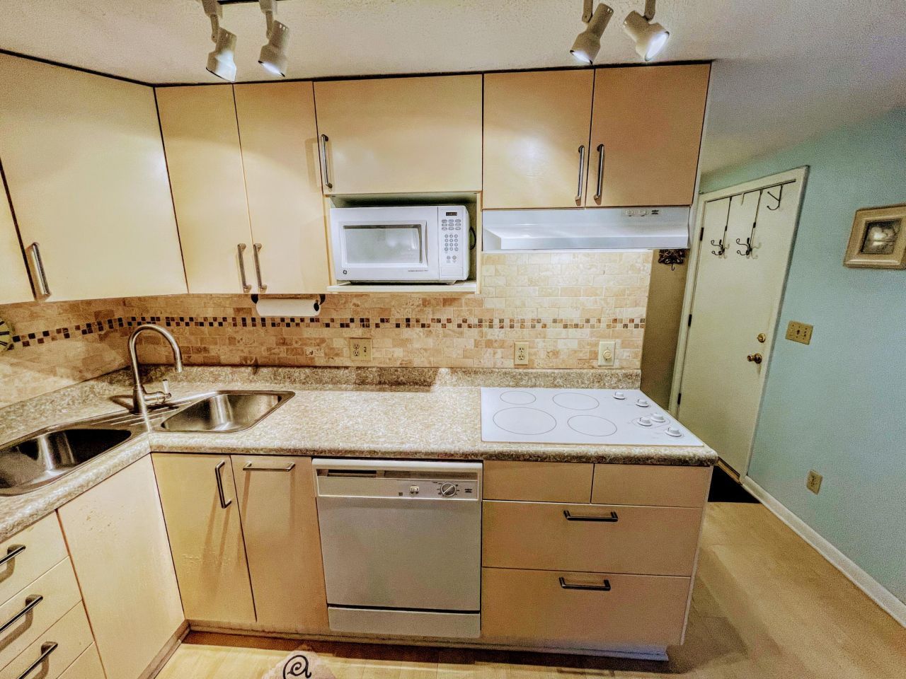 365 Sea Cloud Circle Photo 12