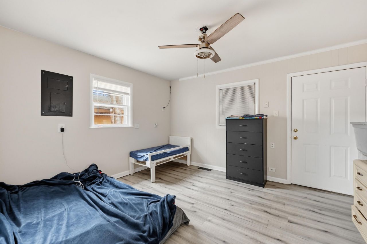 5062 Butler Street Photo 11