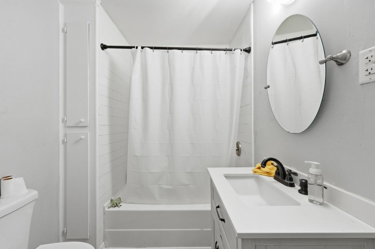 5062 Butler Street Photo 6