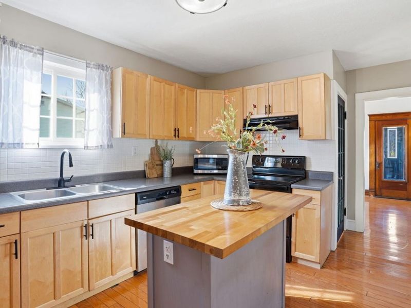 209 Pleasant Street, Bellevue, OH 44811 Photo 28