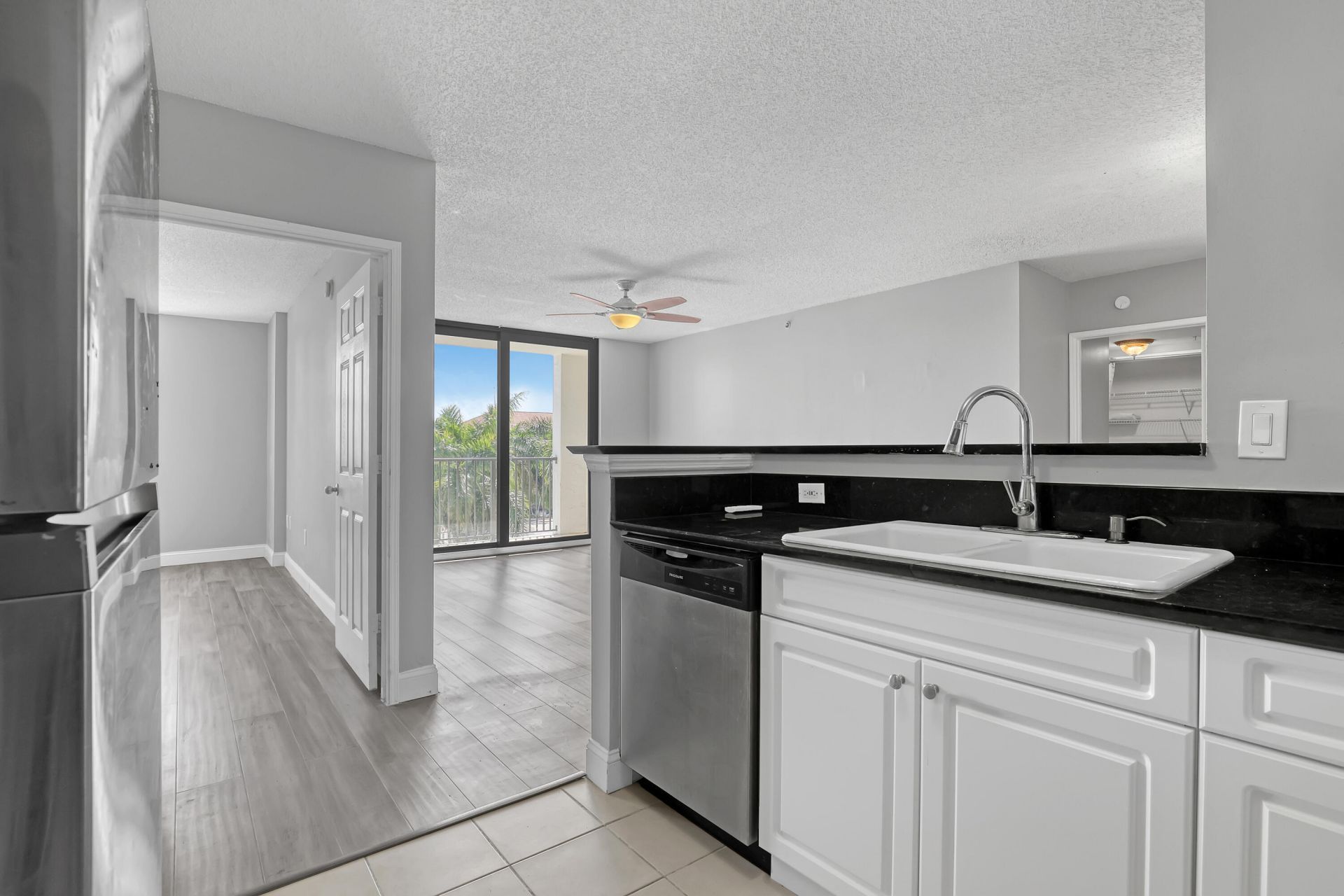 651 Okeechobee Boulevard, Unit 403, West Palm Beach, FL 33401 Photo