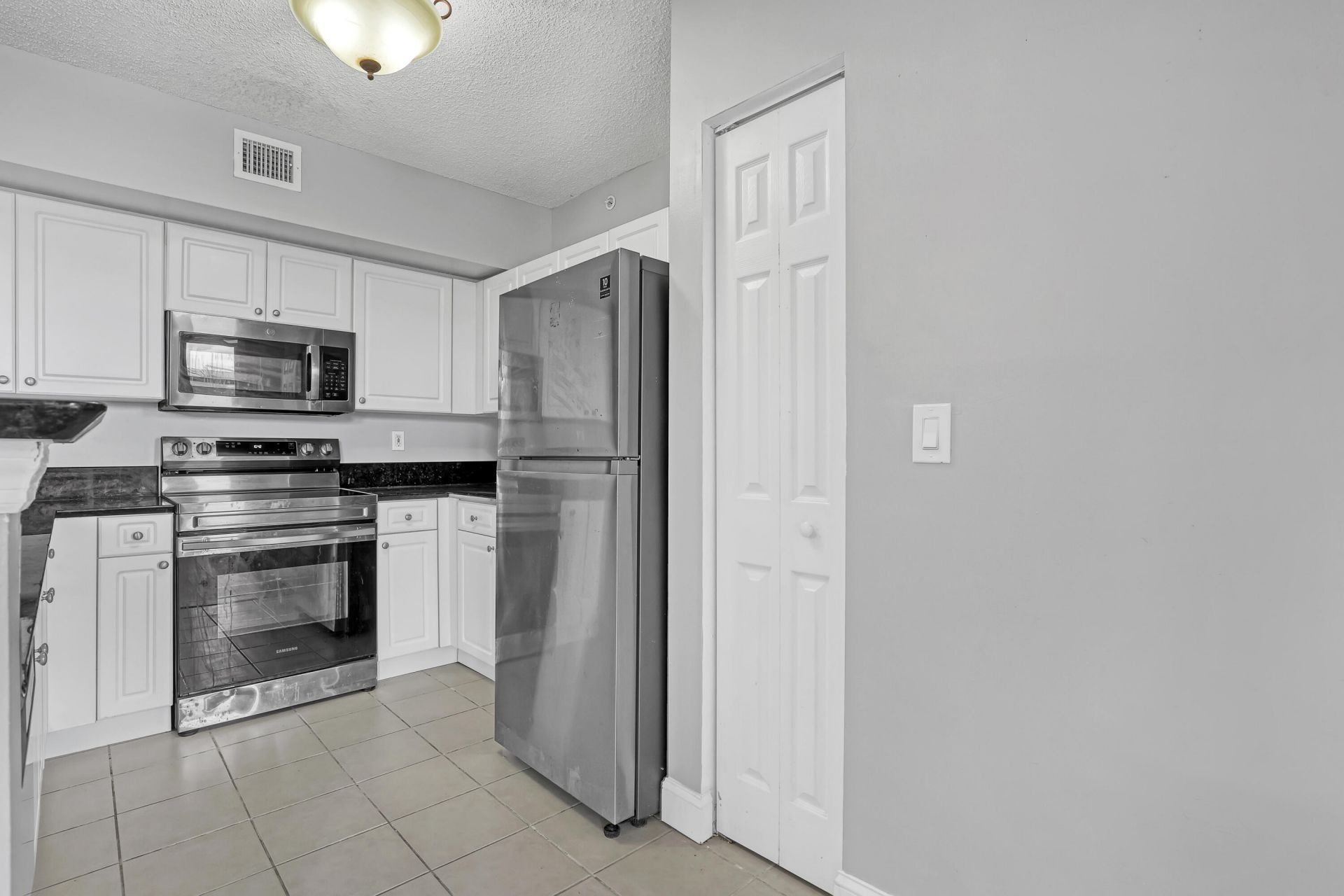651 Okeechobee Boulevard, Unit 403, West Palm Beach, FL 33401 Photo