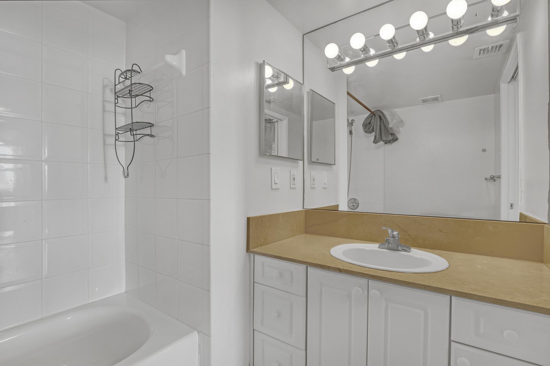 651 Okeechobee Boulevard, Unit 403, West Palm Beach, FL 33401 Photo