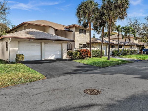 1779 NE 40th Place, Unit 405, Pompano Beach, FL 33064