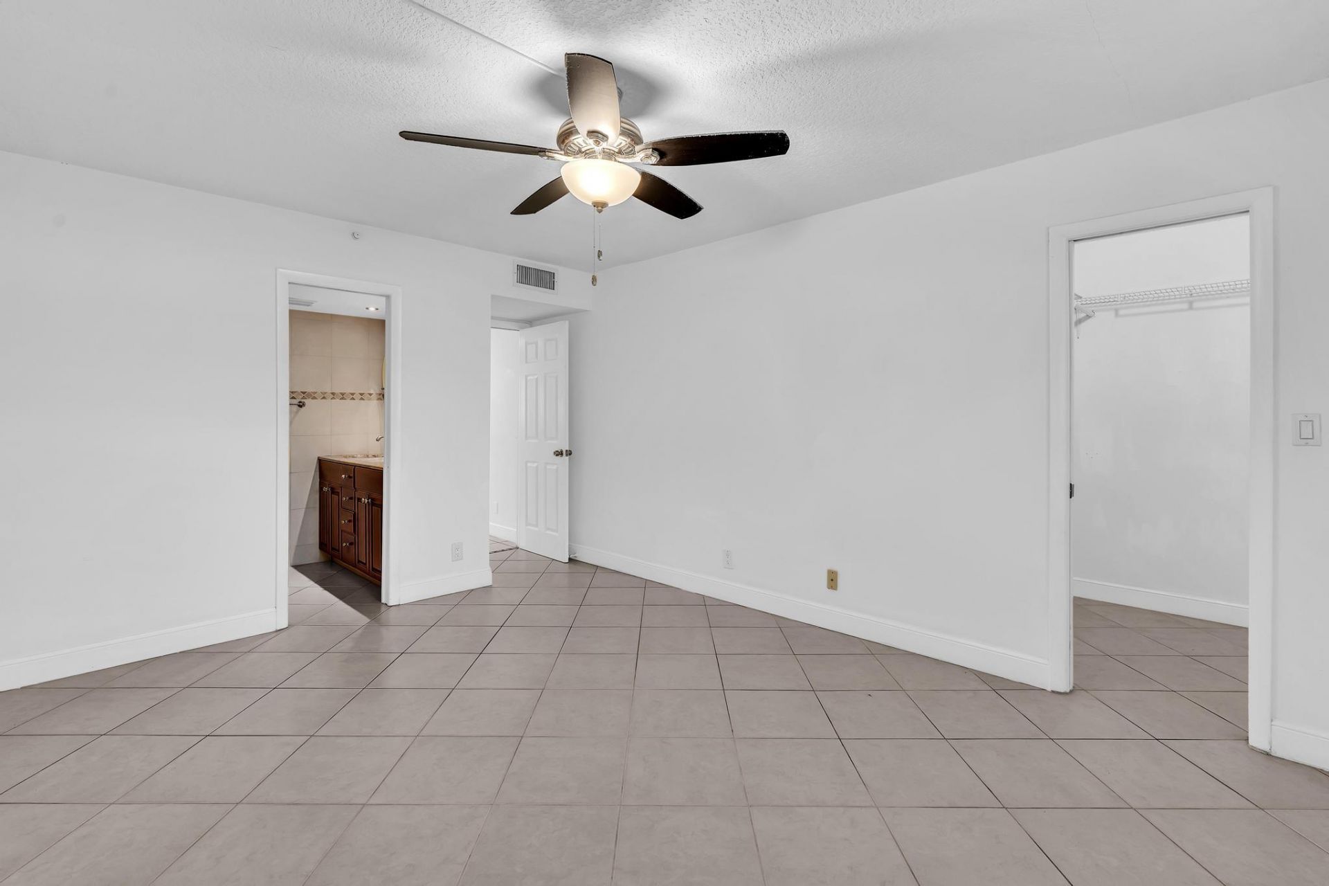 1779 NE 40th Place, Unit 405, Pompano Beach, FL 33064 Photo