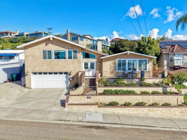 2935 Lloyd St, San Diego, CA 92117