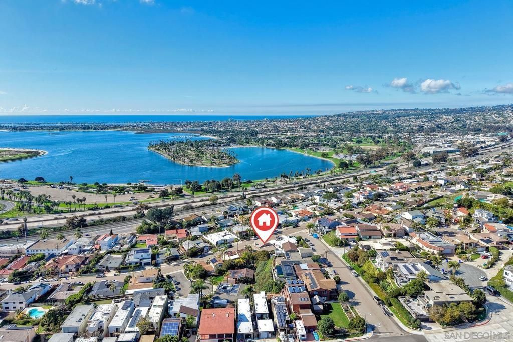 2935 Lloyd St, San Diego, CA 92117 Main Photo