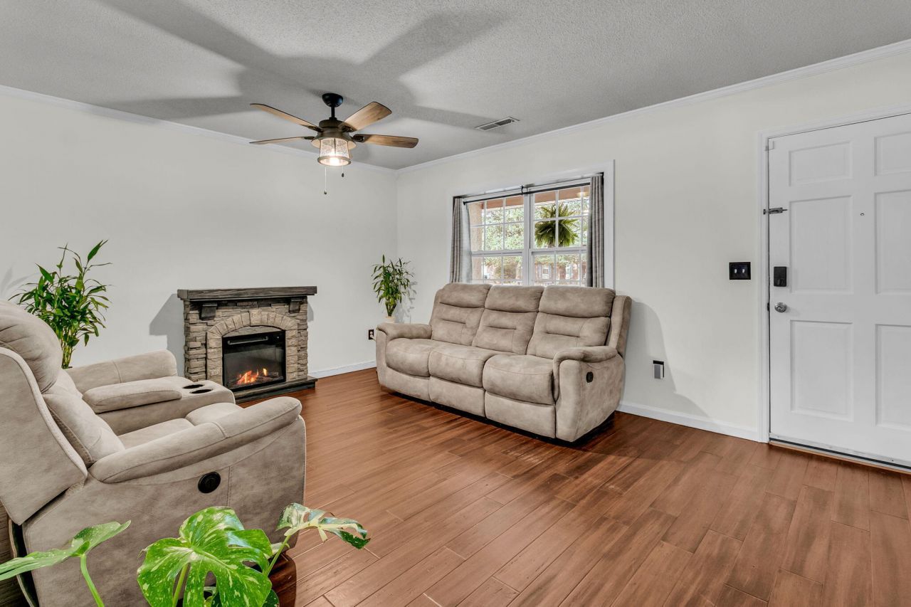 411 Corey Boulevard Photo 4