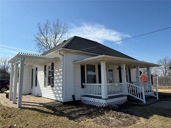 1302 Green Drive, Gallatin, MO 64640