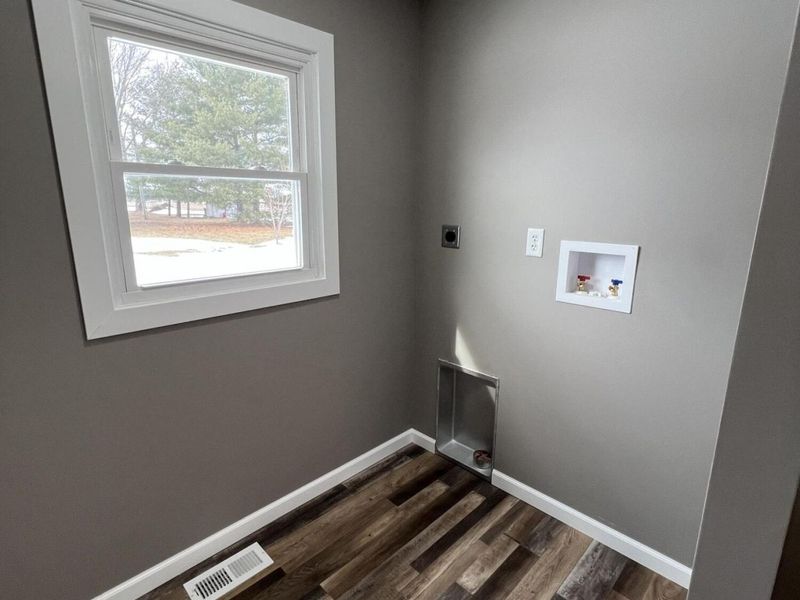 533 N Westminster Street, Waynesfield, OH 45896 Photo 56