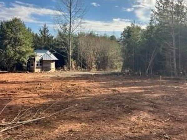 1506 McDaniel Road , Pilot Mountain, NC 27041