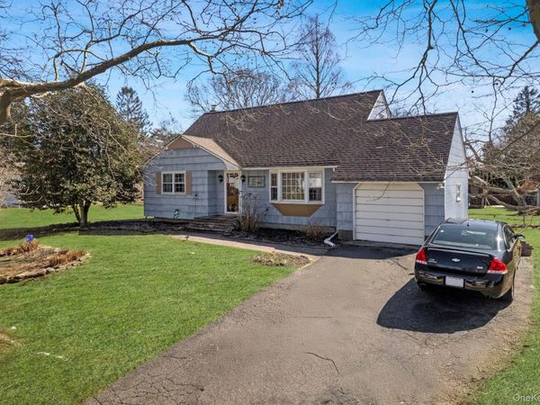 8 Beverly Lane, East Moriches, NY 11940