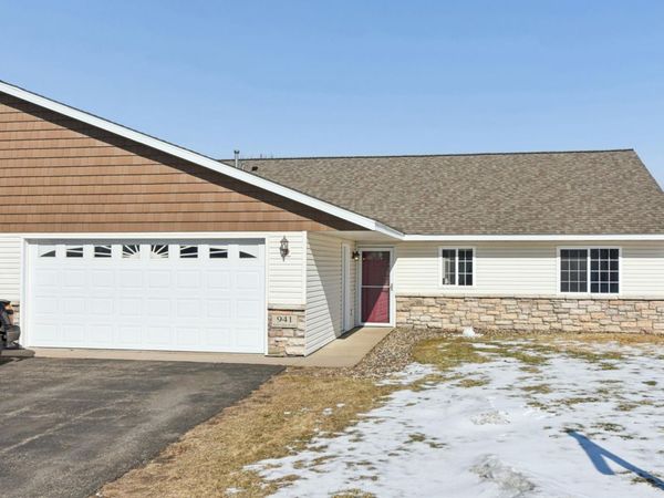 941 W Edge Place, Unit 14, New Richmond, WI 54017
