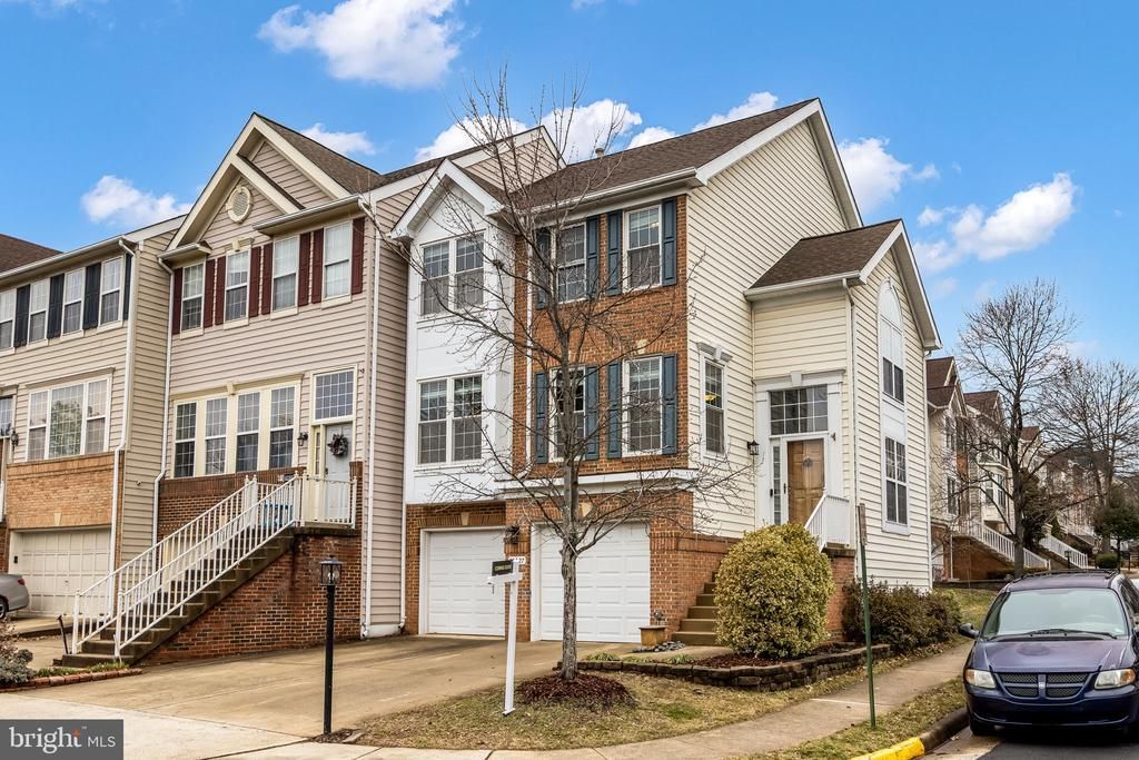 20627 Glenmere Square, Sterling, VA 20165 Main Photo