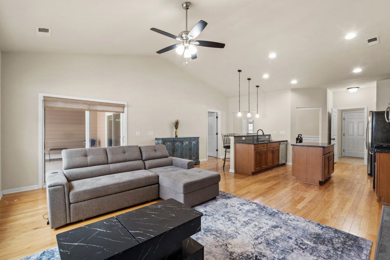 325 Saint Catherine Bay Ct.  Photo 10