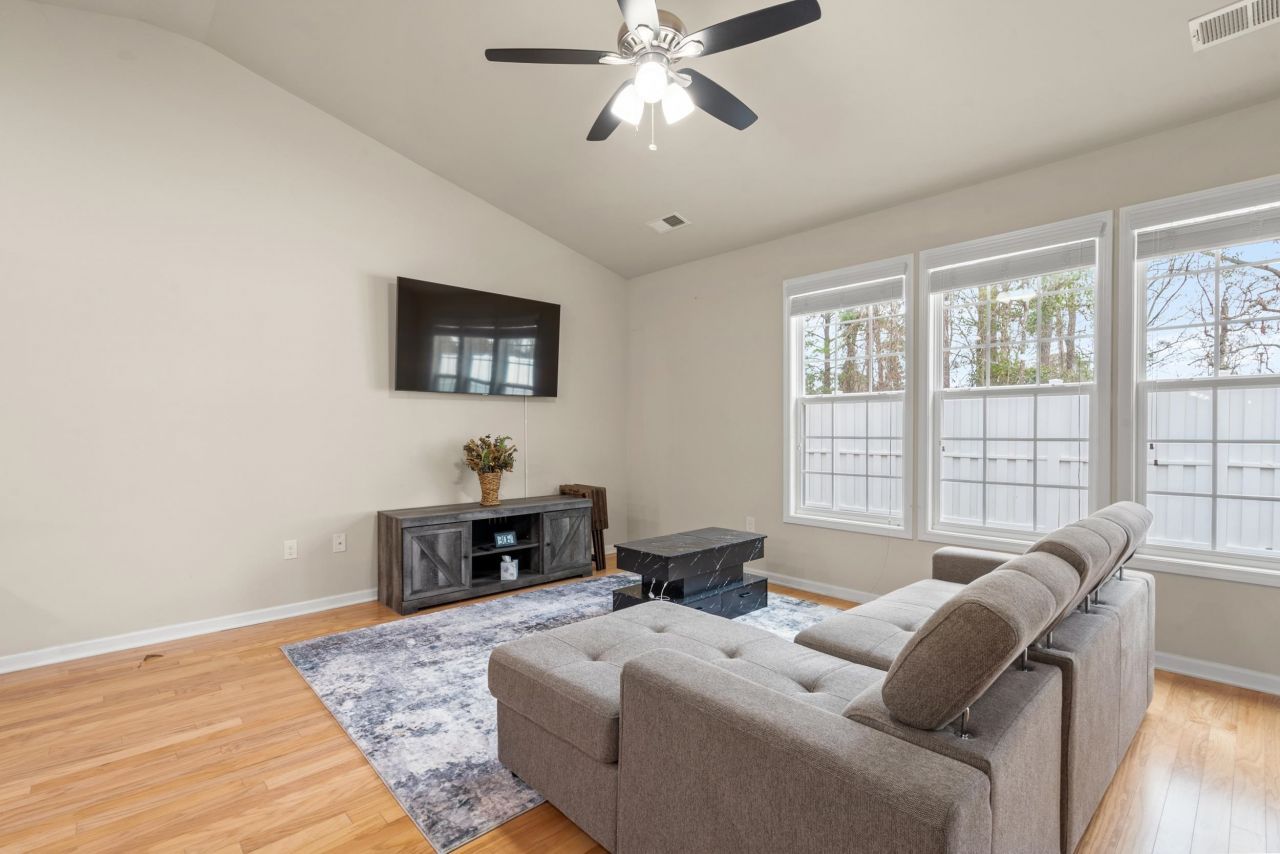 325 Saint Catherine Bay Ct.  Photo 8