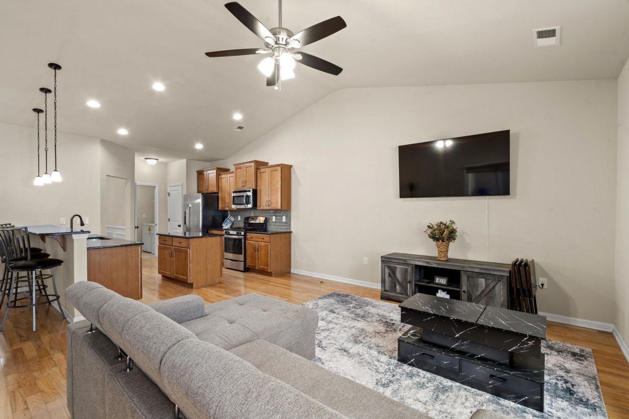 325 Saint Catherine Bay Ct.  Photo 9