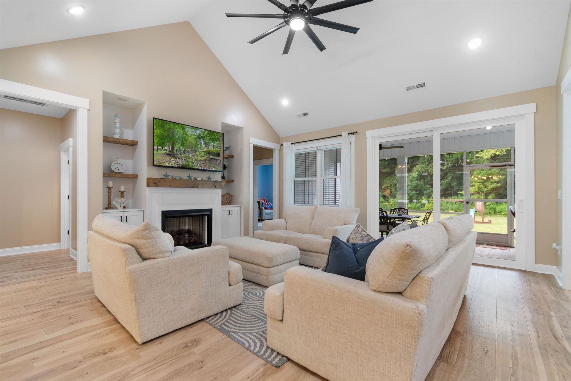 6220 Highway 65 Photo 17