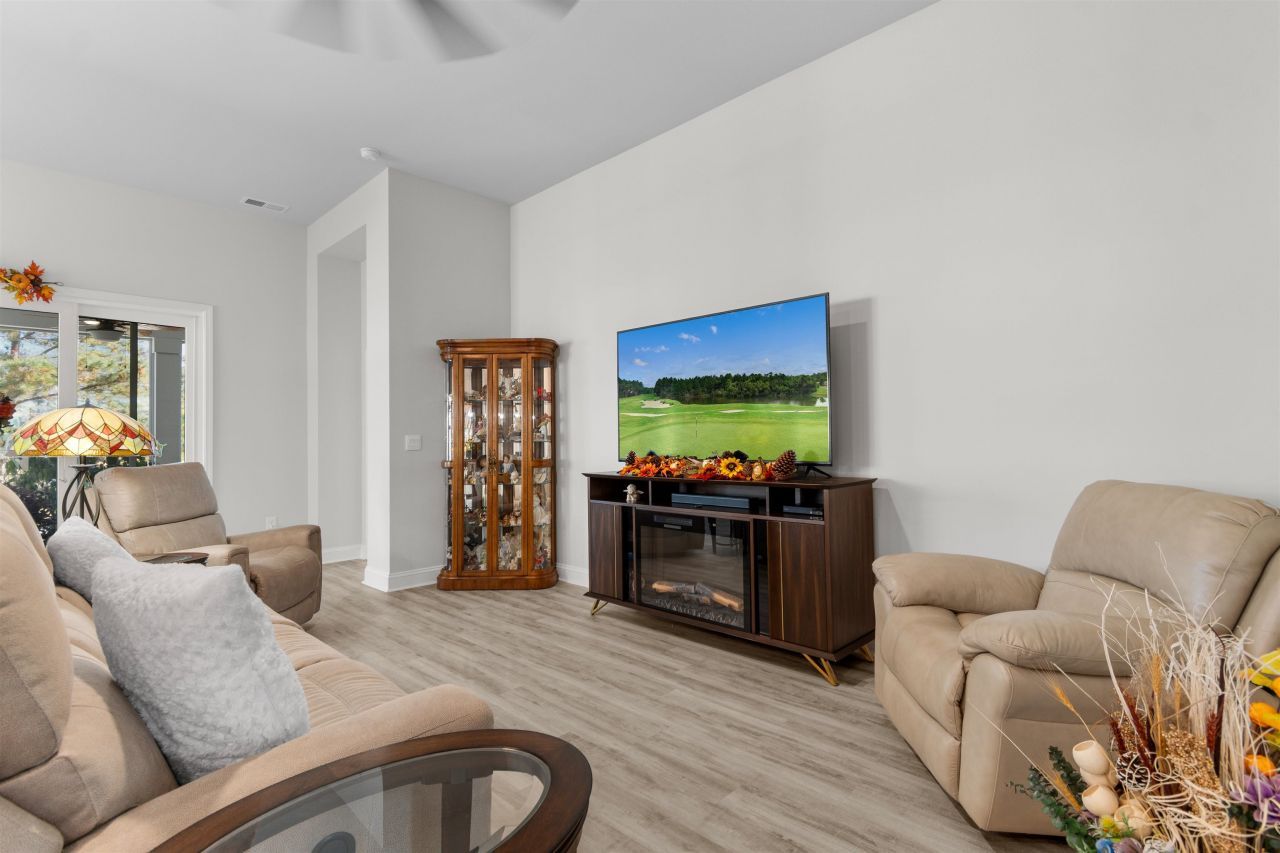 1118 Barrington Way  Photo 12