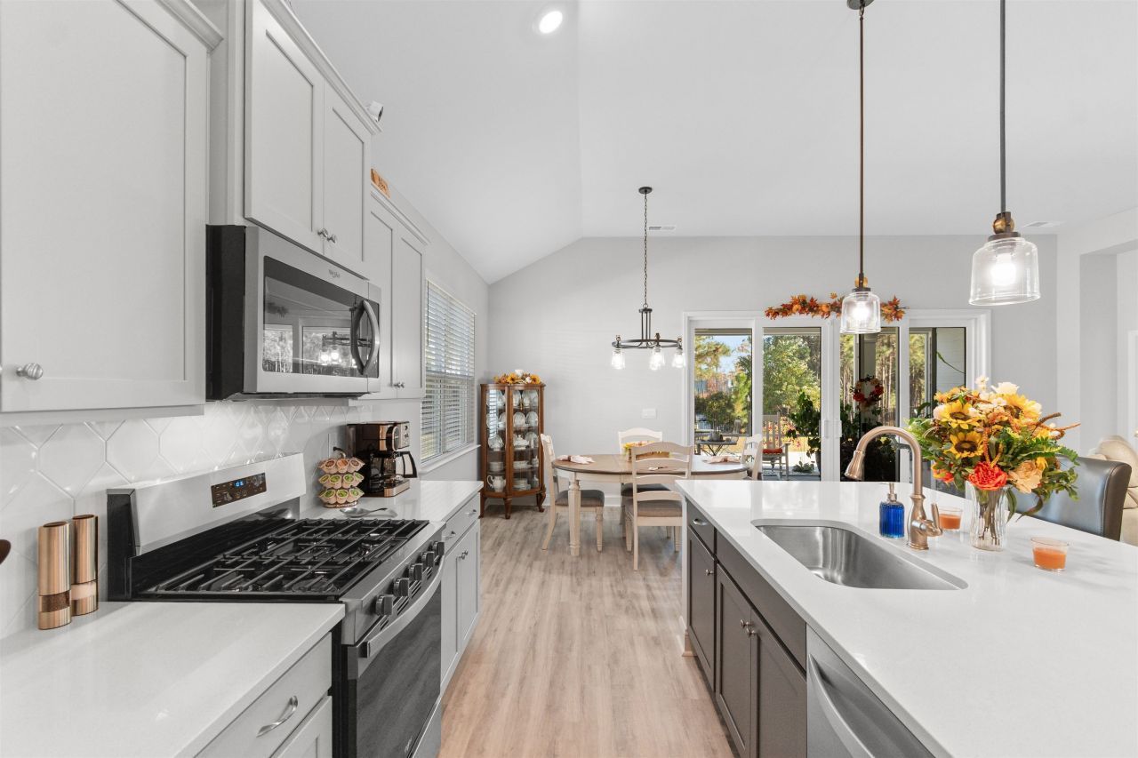 1118 Barrington Way  Photo 6