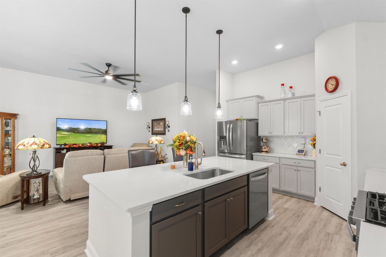 1118 Barrington Way  Photo 7