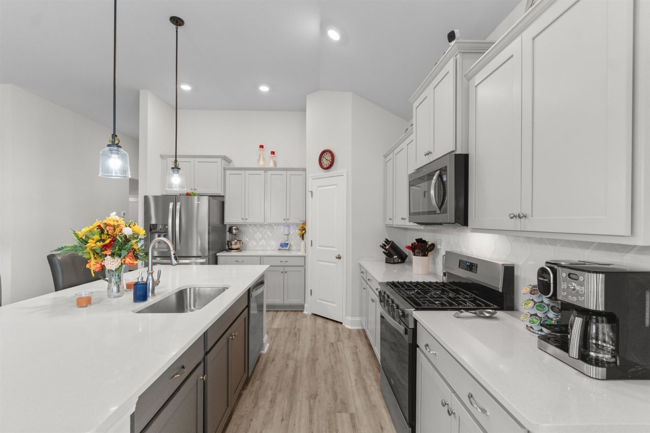 1118 Barrington Way  Photo 8