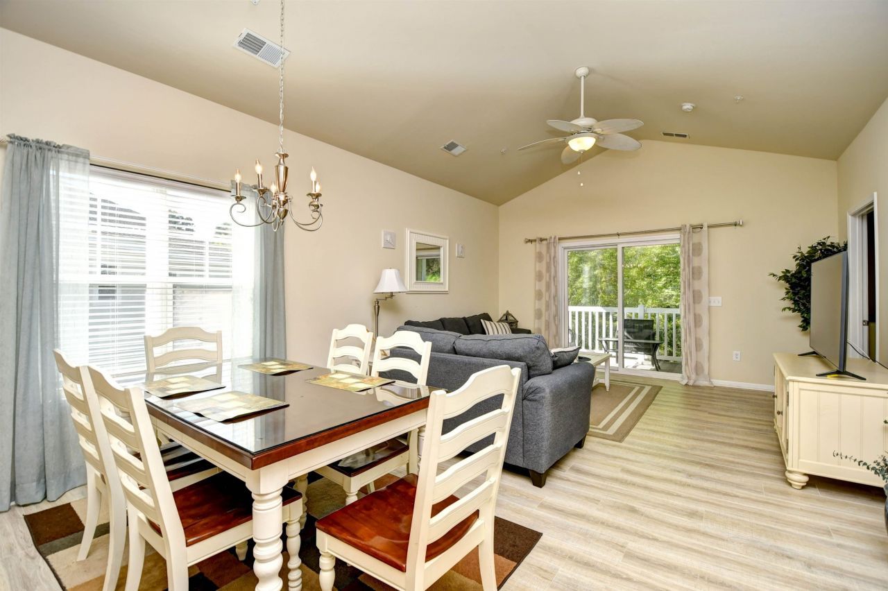 6253 Catalina Dr.  Photo 4