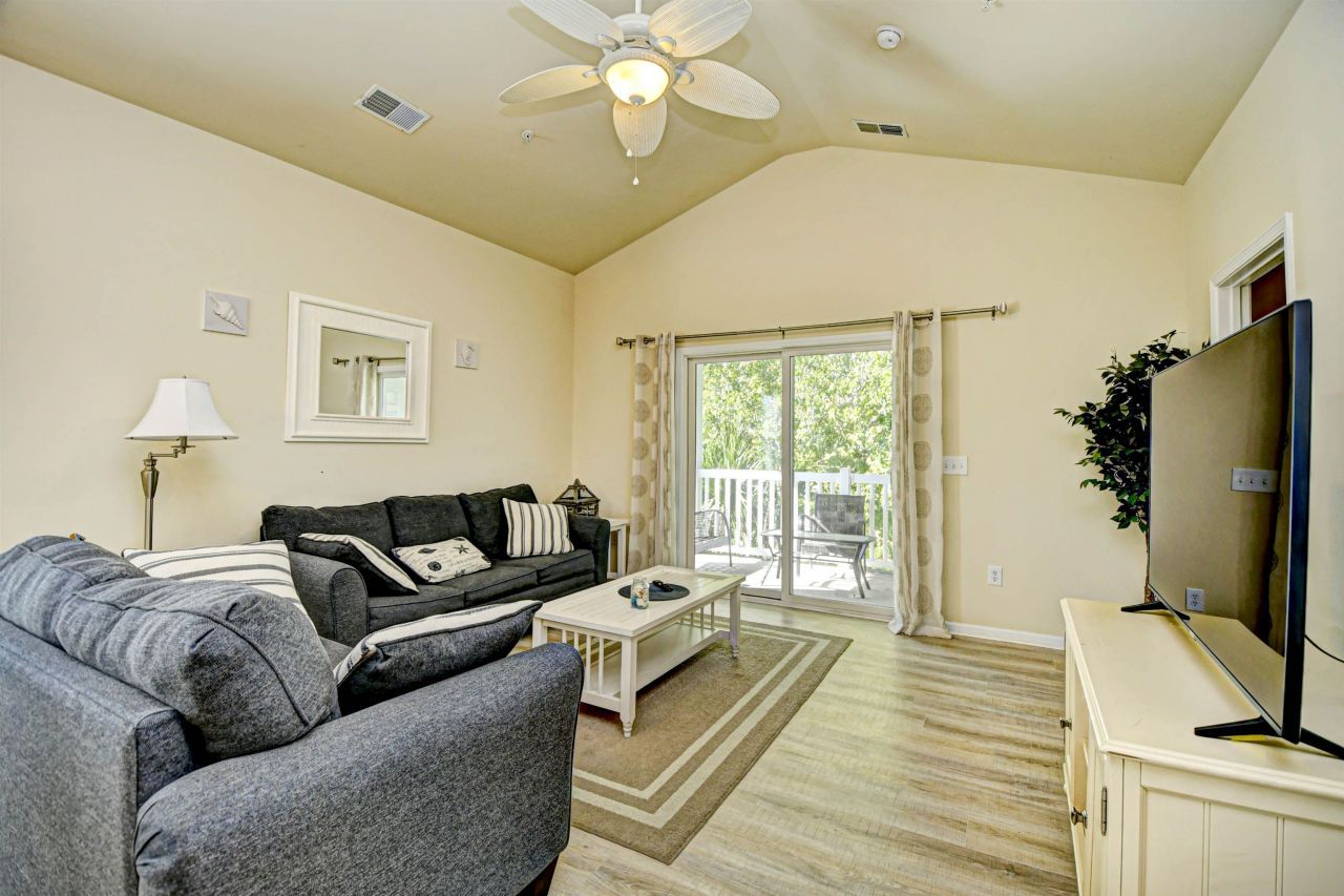 6253 Catalina Dr.  Photo 6